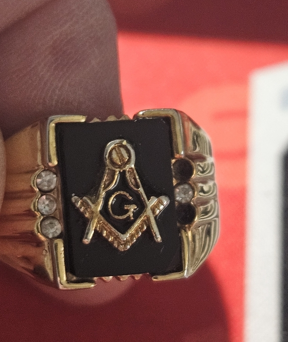 Gold and Black Masonic Ring - Picture 5 of 13